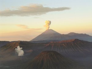 Mahameru-volcano.jpg